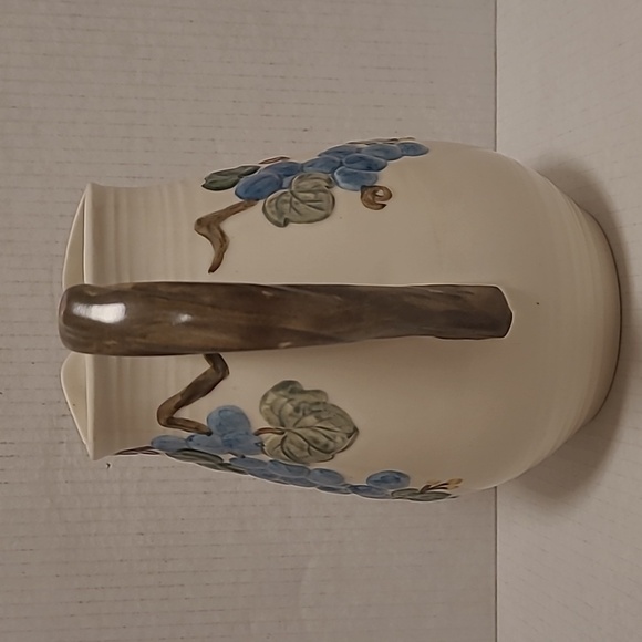 Vintage Metlox Poppytrail Pitcher with Blue Grapes - Picture 5 of 16